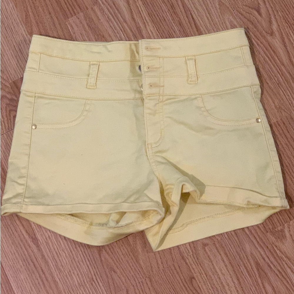 Refuge Yellow High Waisted Stretch 3 Button Shorts - Size 6